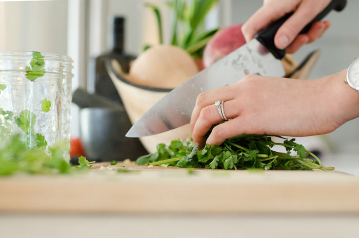 20 Personas comparten prácticas muy cuestionables en la cocina