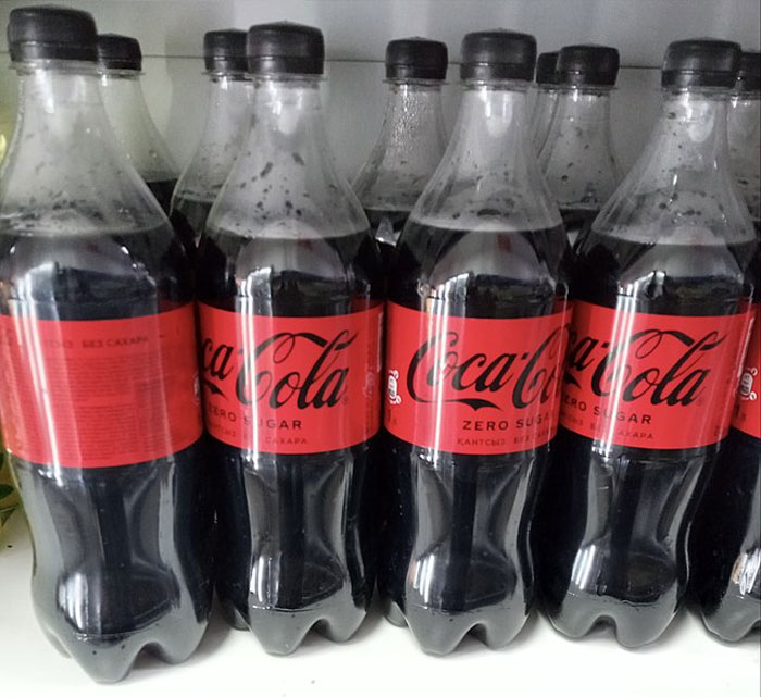 16 Personas que eran las únicas consumiendo ciertos productos