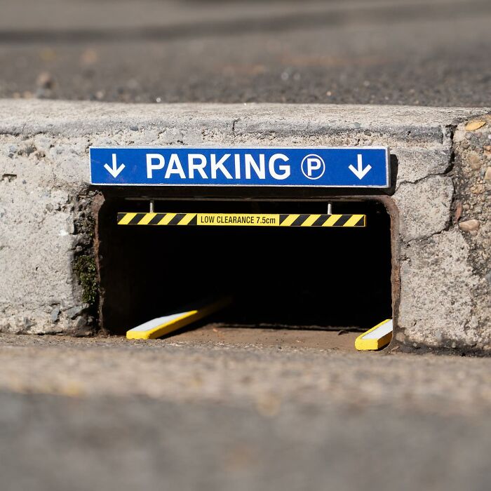 Artist Places Funny Signs In His City And They Look Like Art Installations (28 New Pics)