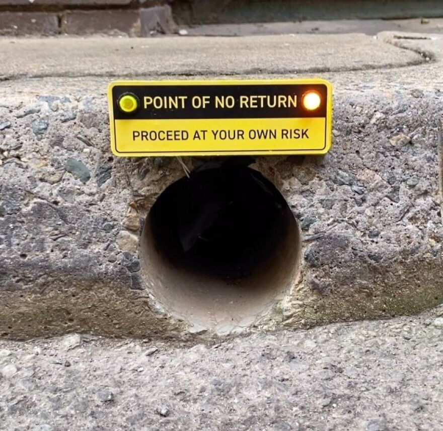 Artist Places Funny Signs In His City And They Look Like Art Installations (28 New Pics)