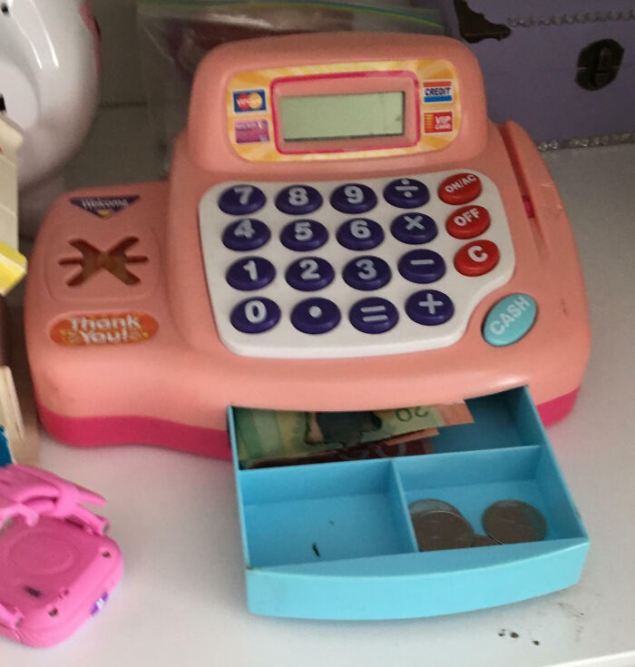 Pensaba que había perdido 350$ y 3 meses después estaban en el cuarto de mi hija de 4 años
