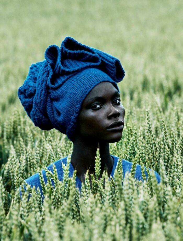 Mujer de azul