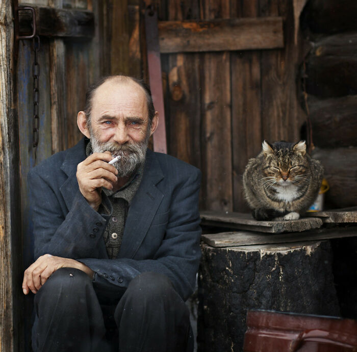 Hombre y su gato