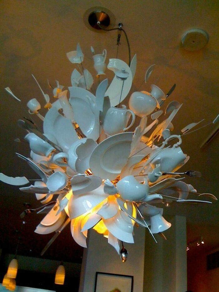 Lámpara de vajilla explotando