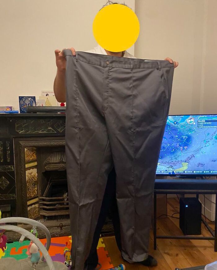 Mi marido mide 1,80 y ha empezado un nuevo trabajo. Este es el uniforme que le han dado
