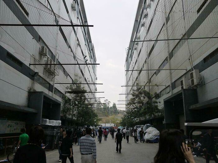 Redes "antisalto" para evitar que los trabajadores intenten suicidarse