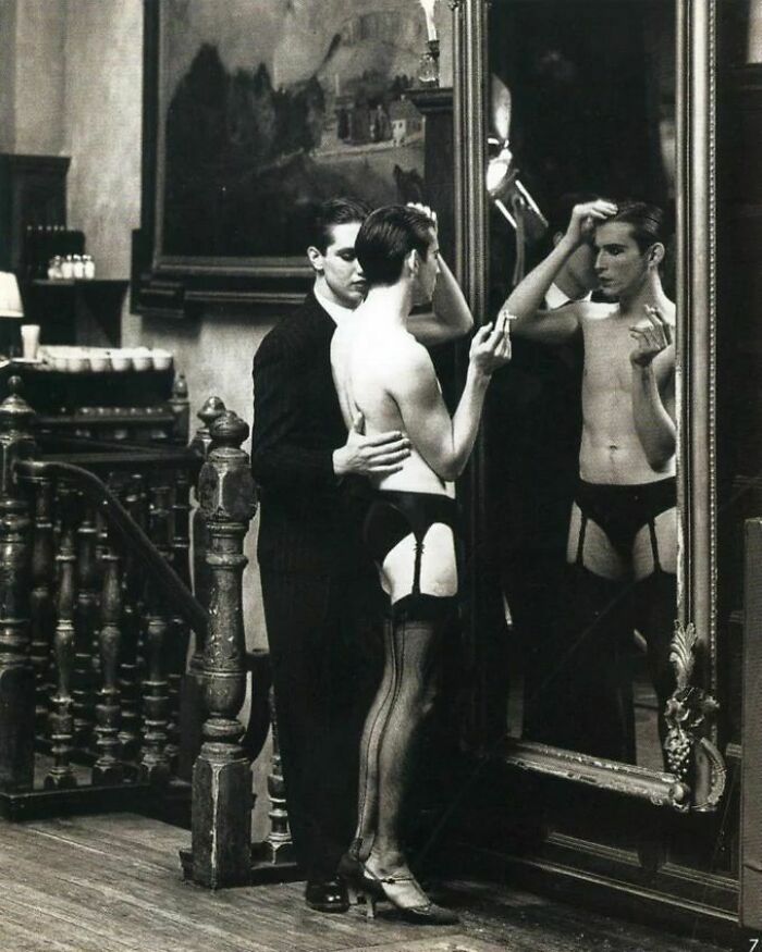 El estilista Andrew Richardson y un artista circense ruso, fotografiados por Steven Meisel como parte del ensayo fotográfico "Carne+Fantasía" para la revista Rolling Stone, 1991