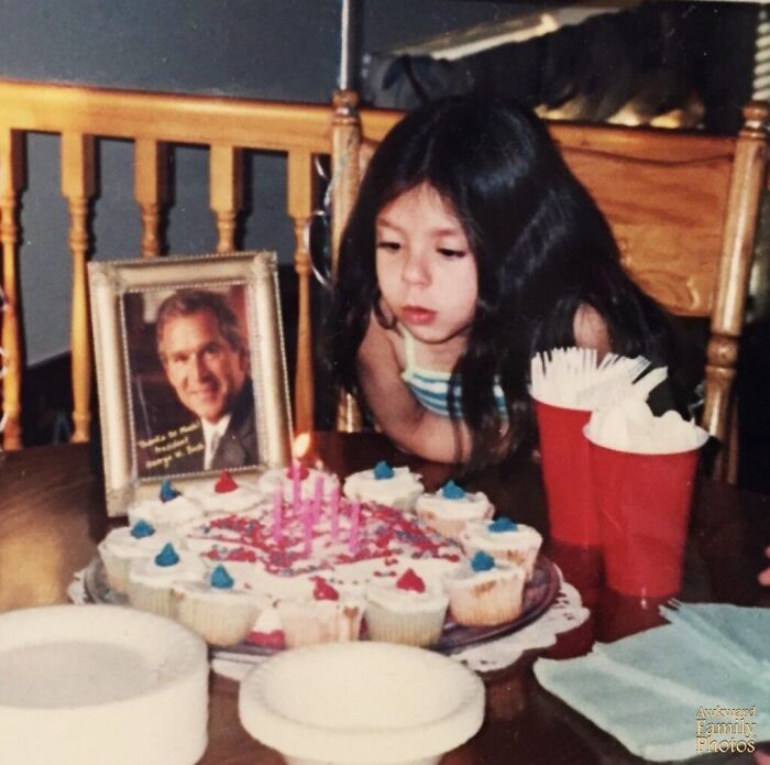 A los 6 años tuve un cumpleaños temático de George W. Bush, Inquietante y gracioso a la vez