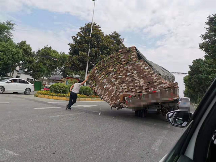 "Photos Taken Before Disaster": 45 Pics That Foreshadow Unfortunate Events