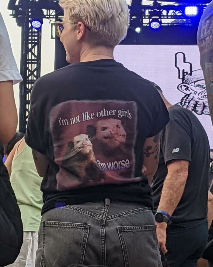50 Times People Spotted A Shirt That Was So Good They Just Had To Take A Pic (New Pics)