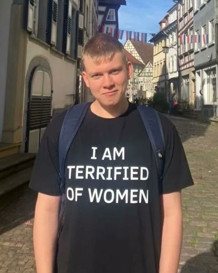 50 Times People Spotted A Shirt That Was So Good They Just Had To Take A Pic (New Pics)