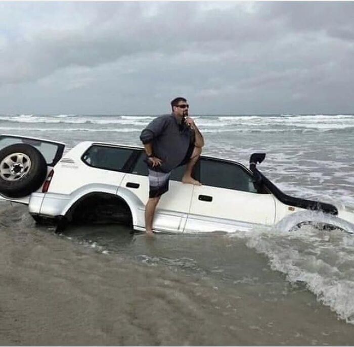 50 Weird Images That Need No Context Whatsoever To Be Hilarious, As Seen On This FB Page