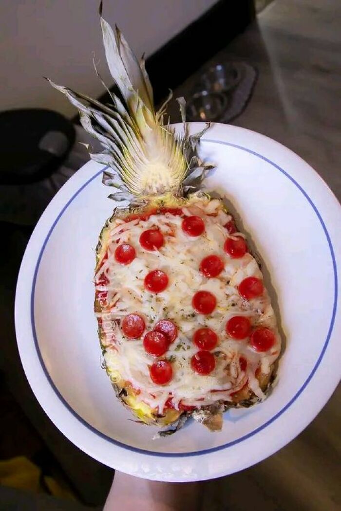 50 Weird Images That Need No Context Whatsoever To Be Hilarious, As Seen On This FB Page