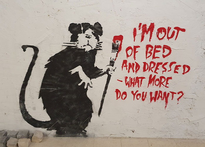 Los fans de Banksy se quedan atónitos cuando el artista "confirma" su nombre en una entrevista reaparecida