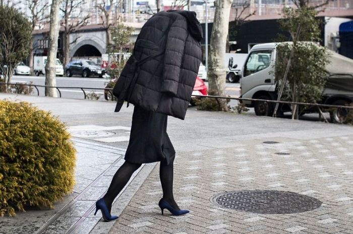 30 Funny Accidental Images That Were Taken At The Right Time And Place By This Street Photographer