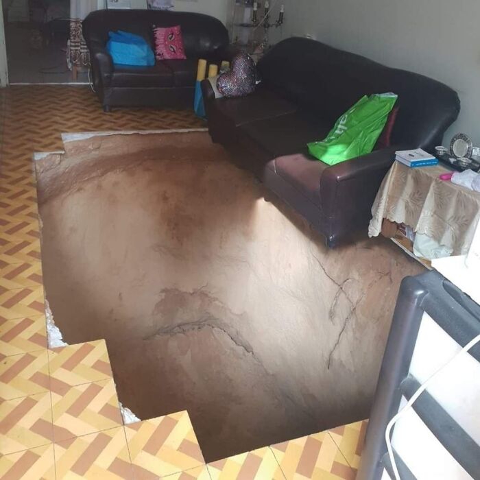 Un tipo volvió a casa del trabajo y se encontró esto en el salón