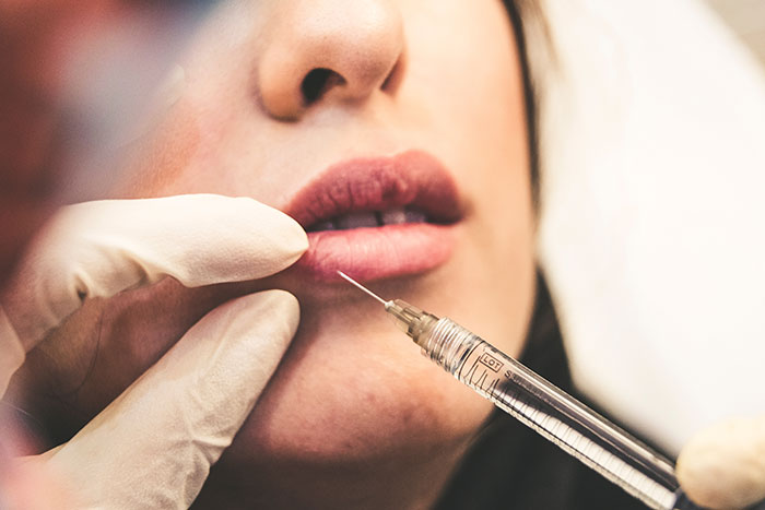 20 Personas opinan sobre los estándares de belleza más horrendos de la actualidad