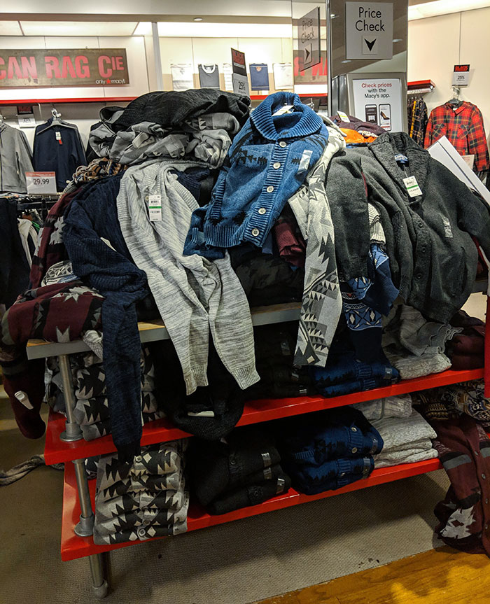 La decencia humana desaparece durante el Black Friday