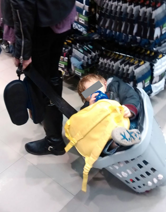 Cuando vas de compras el Black Friday pero olvidas el cochecito de tu hijo