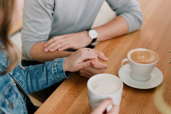 20 Parejas comparten cosas extrañas que descubrieron sobre sus cónyuges tras casarse