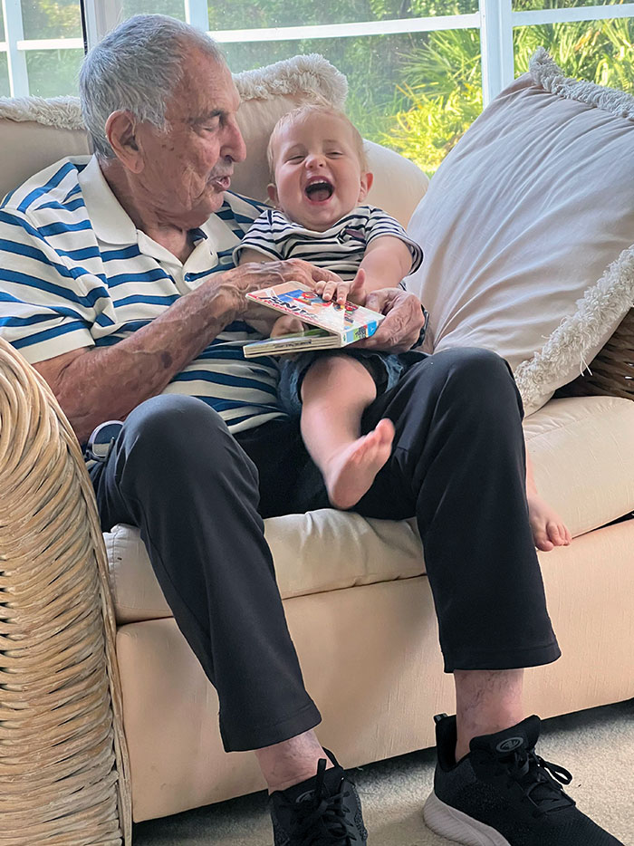 Mi padre tenía 57 años cuando yo nací, así que siempre supuse que no viviría para conocer a mis hijos. Imagínense lo especiales que son estos momentos