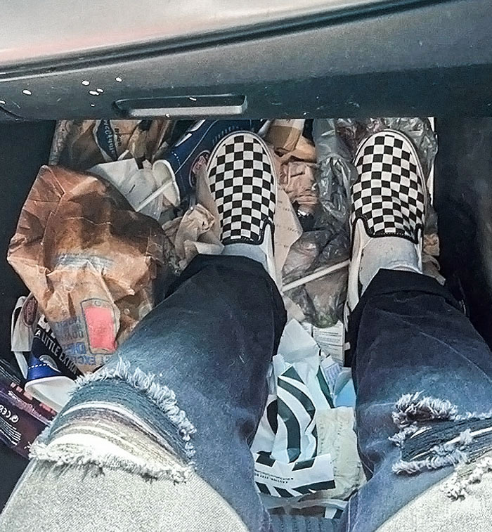 Tenía una cita con este chico y así estaba su coche cuando me vino a recoger. Espero que su casa no esté igual