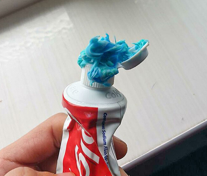Así deja mi familia la pasta de dientes. Está sólida