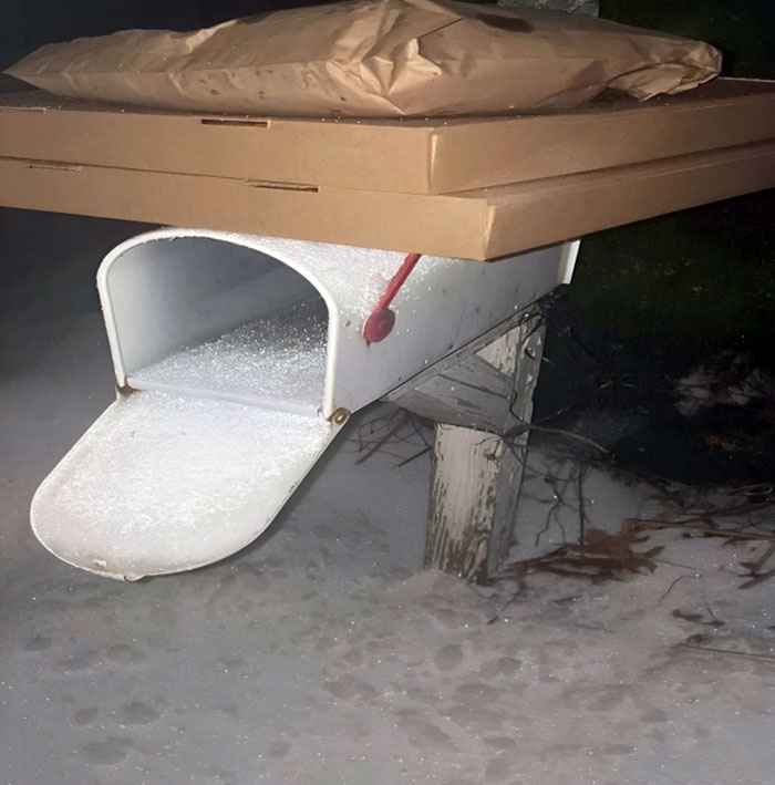 Así me han dejado la comida los repartidores en mitad de la lluvia engelante