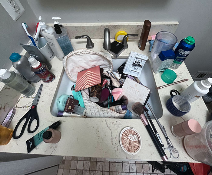 Así deja el baño mi hermana