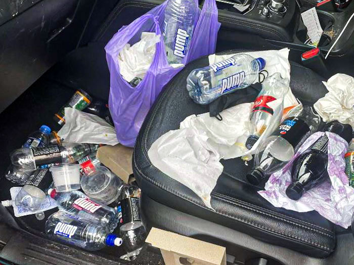 Le presté mi coche a mi pareja durante unos días y me lo ha devuelto así