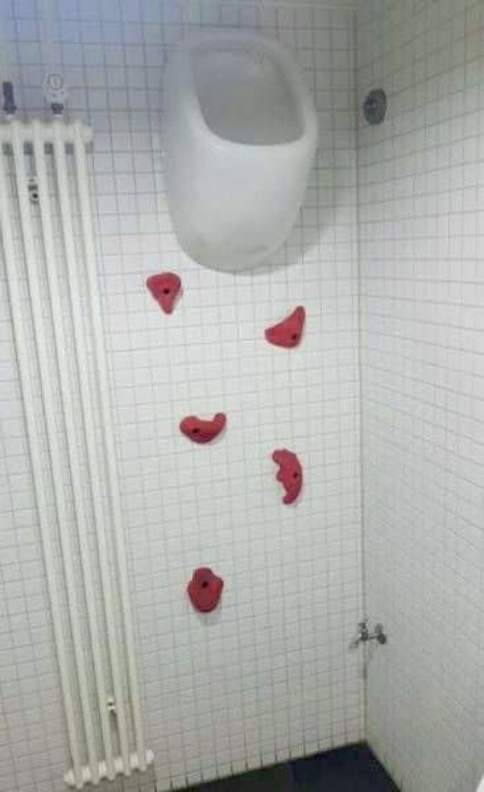 50 Weird Images That Need No Context Whatsoever To Be Hilarious, As Seen On This FB Page