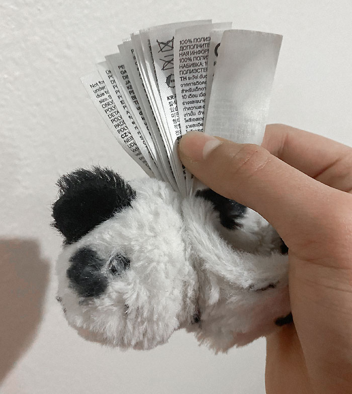 Juguete pequeño con 13 etiquetas