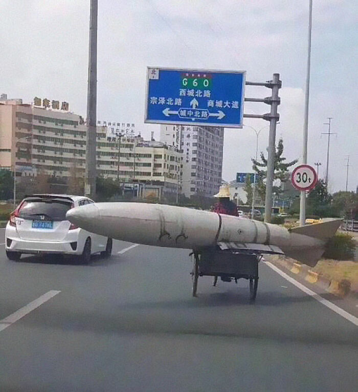 50 Of The Most Bizarre Pics That Got Posted On This No Context Instagram Page