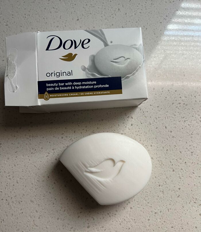 Compré un paquete de 12 jabones dove, venían todos así
