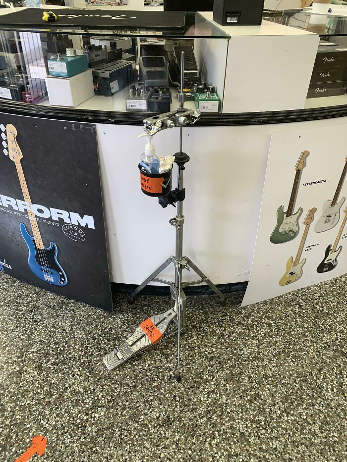 Pedal de batería reutilizado para echarse gel hidroalcohólico sin contacto