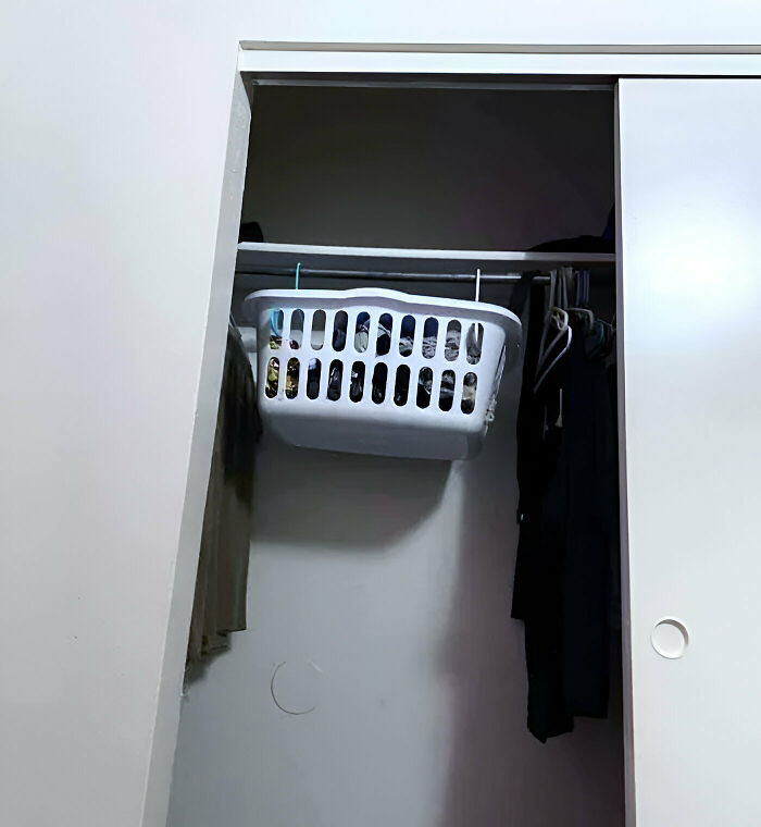 Le pedí a mi hijo que colgara su ropa e hizo esto