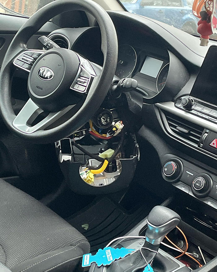 Al ir a coger el coche esta mañana lo encontré así
