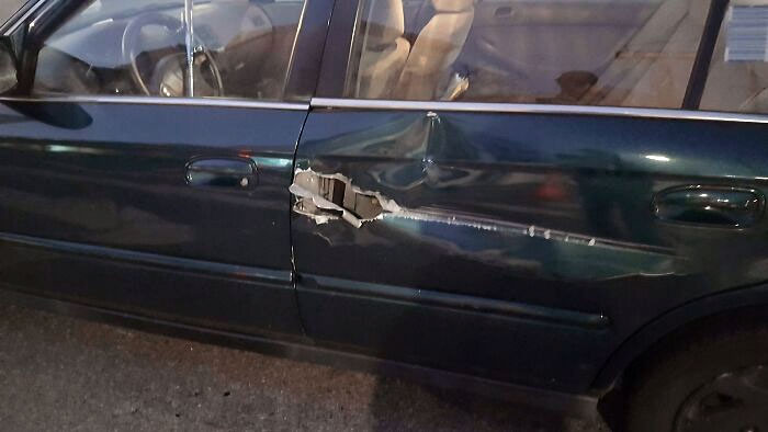 Primero alguien golpeó mi coche por detrás y ahora esto. Todo en Año nuevo
