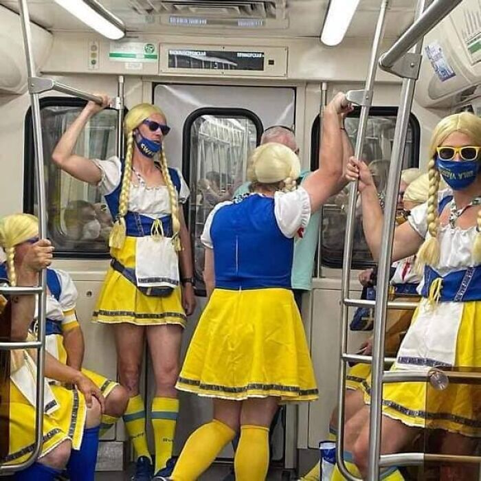 44 Times People Spotted Such Weird And Funny Things On The Subway, They Just Had To Share