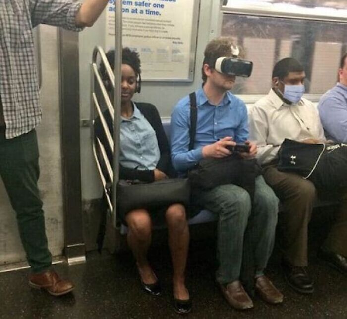 44 Times People Spotted Such Weird And Funny Things On The Subway, They Just Had To Share