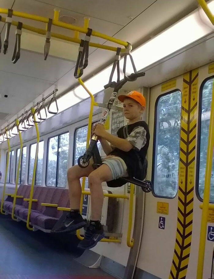 44 Times People Spotted Such Weird And Funny Things On The Subway, They Just Had To Share