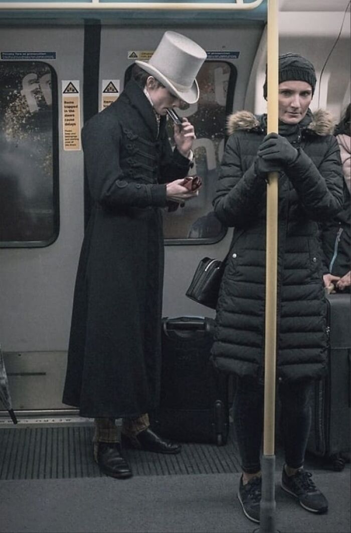 44 Times People Spotted Such Weird And Funny Things On The Subway, They Just Had To Share