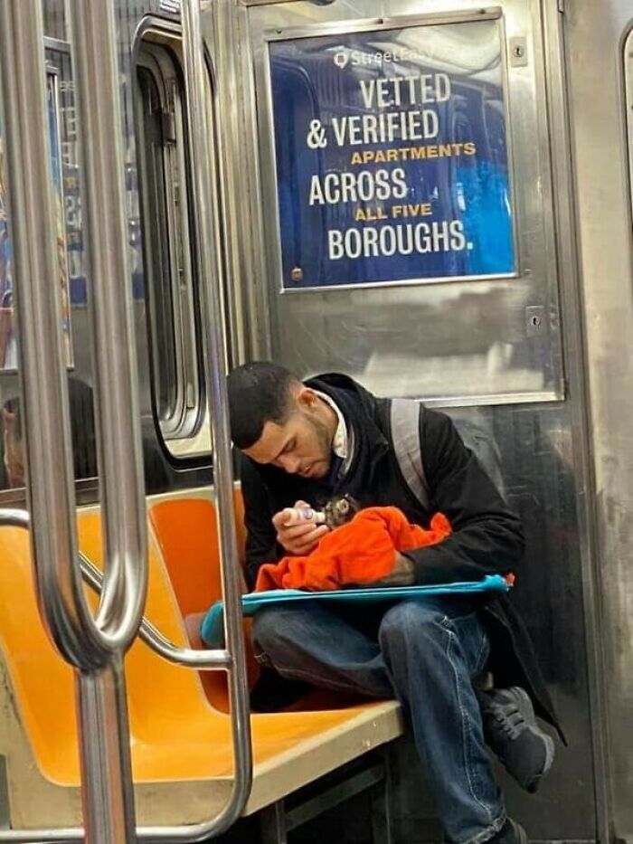 44 Times People Spotted Such Weird And Funny Things On The Subway, They Just Had To Share