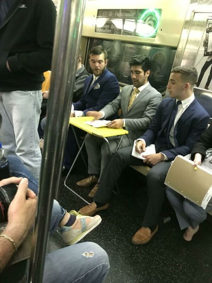 44 Times People Spotted Such Weird And Funny Things On The Subway, They Just Had To Share