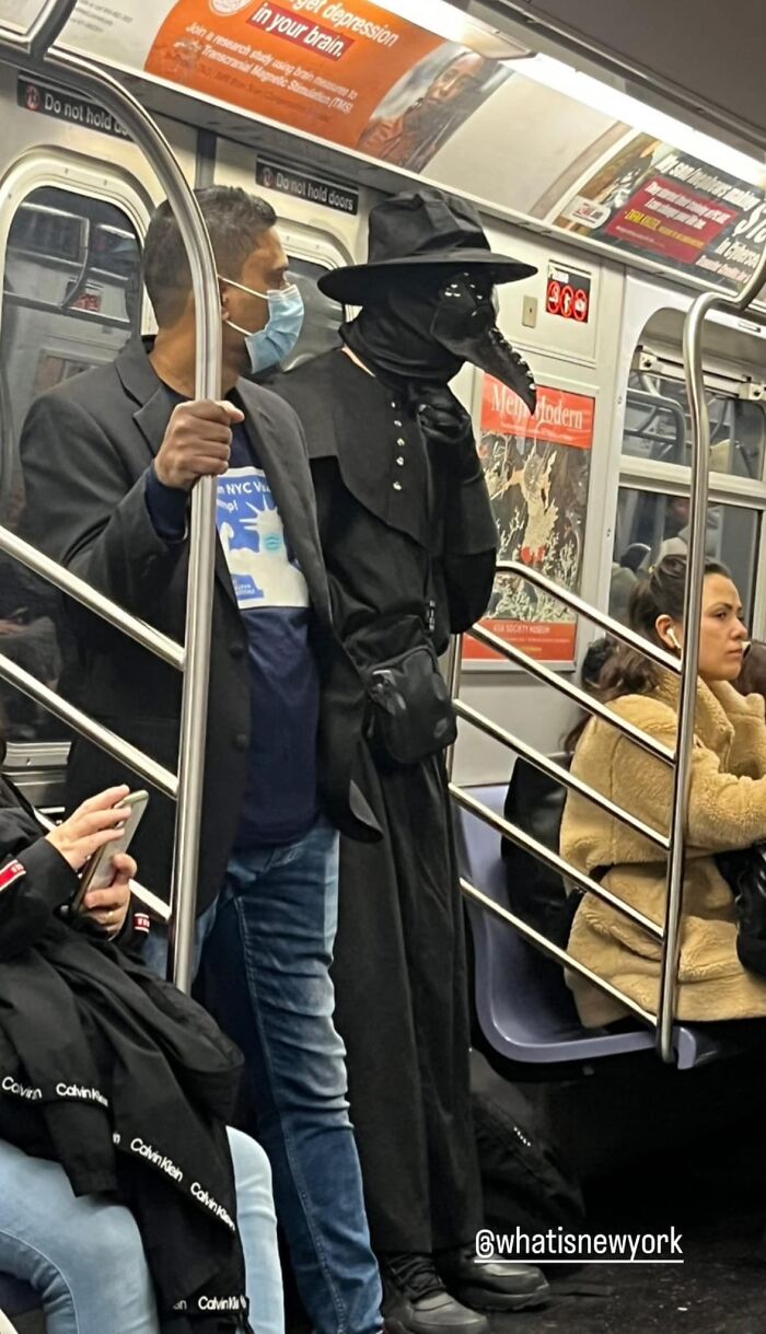44 Times People Spotted Such Weird And Funny Things On The Subway, They Just Had To Share