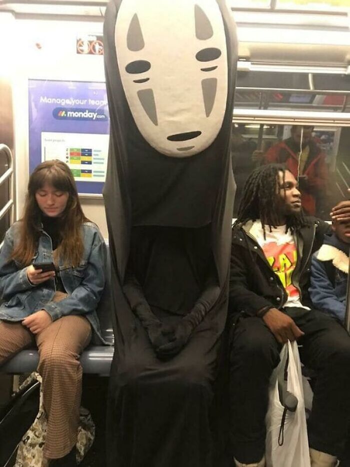 44 Times People Spotted Such Weird And Funny Things On The Subway, They Just Had To Share