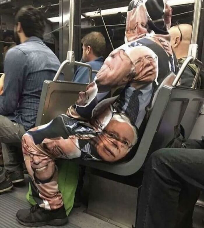 44 Times People Spotted Such Weird And Funny Things On The Subway, They Just Had To Share