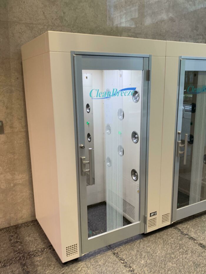 Ducha de aire pública en Tokio para quitarte el polen de encima si tienes alergia