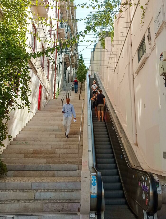 Lisboa se encuentra entre 7 colinas. Para facilitar el movimiento entre vecindarios, hay estas escaleras automáticas al aire libre