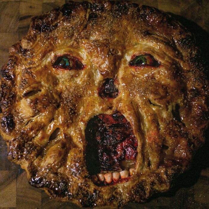 Es una tarta de manzana para un compañero